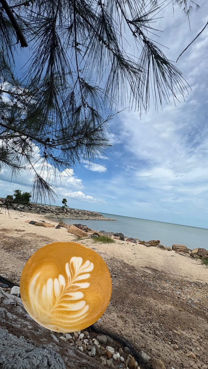 _jasminnee's tweet photo. ☕️🌊🤍 https://t.co/rPNLjHSLCP