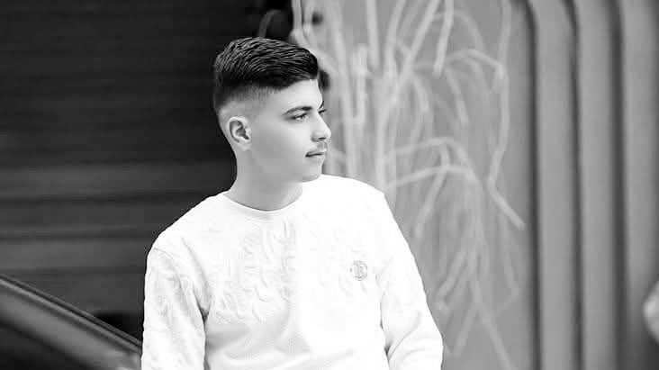 خبر لو كان معاكسا لوجدته انتشر كالنار بالهشيم 
وكأن دم السني ليس له قيمة …

مقتل الشاب الخلوق عبد القادر أصفر بعد أن اجتمع عليه 14 وحش بشري من ابناء البراميل قرب مفرق الجامع في حي الدعتور في محافظة #اللاذقية .

عبد القادر أحد طلّاب المعهد التقاني الصناعي في اللاذقية، رحل وهو في