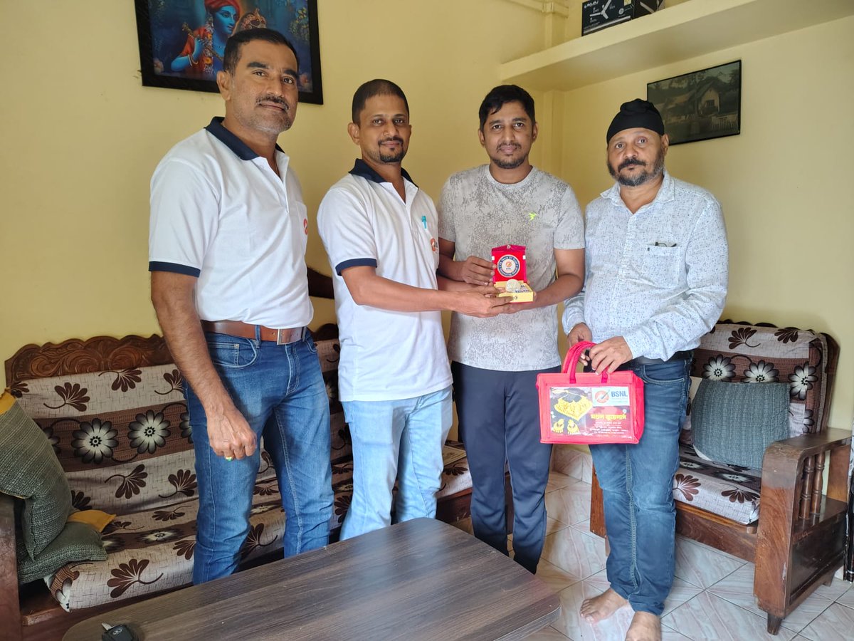 bsnlandamannic's tweet photo. Handed over 10 gm Silver Coin to Shri Shanker Kumar Jha, the lucky draw winner of Diwali Bonanza 2025 Scheme.
#Congratulations# https://t.co/WgMSr9JYQ2