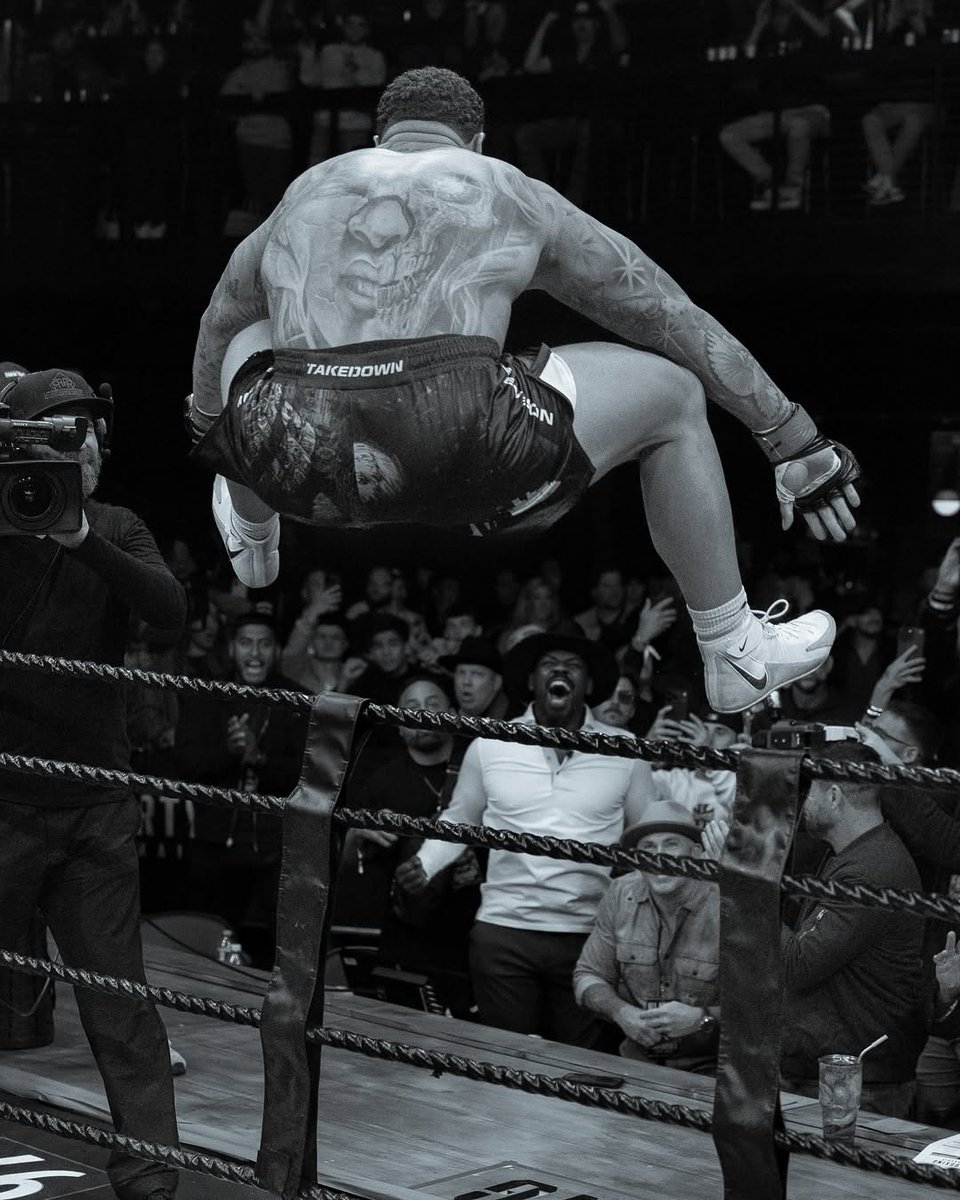 mmaonpoint's tweet image. For context, that is a 256 pound heavyweight jumping over the top rope with ease. 

Teach that man a good jab, how to take a punch, and he will clear the UFC heavyweight division someday 👹
