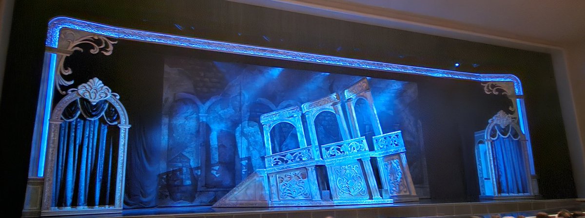 yohnyan01's tweet image. 雪組初日を見てきました❄お芝居は幕開き生田先生らしいその時代の世界観がわかる演出✨ショーはものすごい運動量だと思った！世界各国のお祝いお祭り祈りの場面が散りばめられていて飽きない👀夢白ちゃんがとにかく美しかった💚