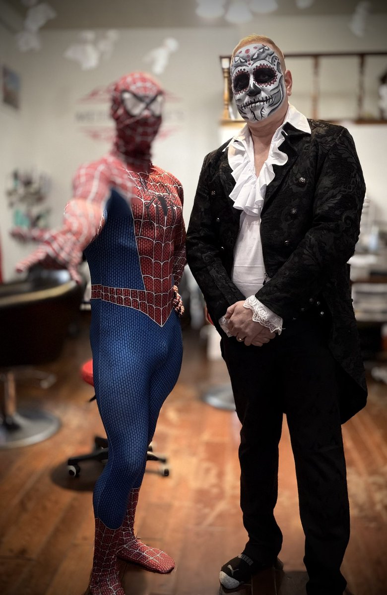 metromikee's tweet photo. Slayed Halloween at the salon I own. Hair and makeup by yours truly https://t.co/dVXgDnvOul