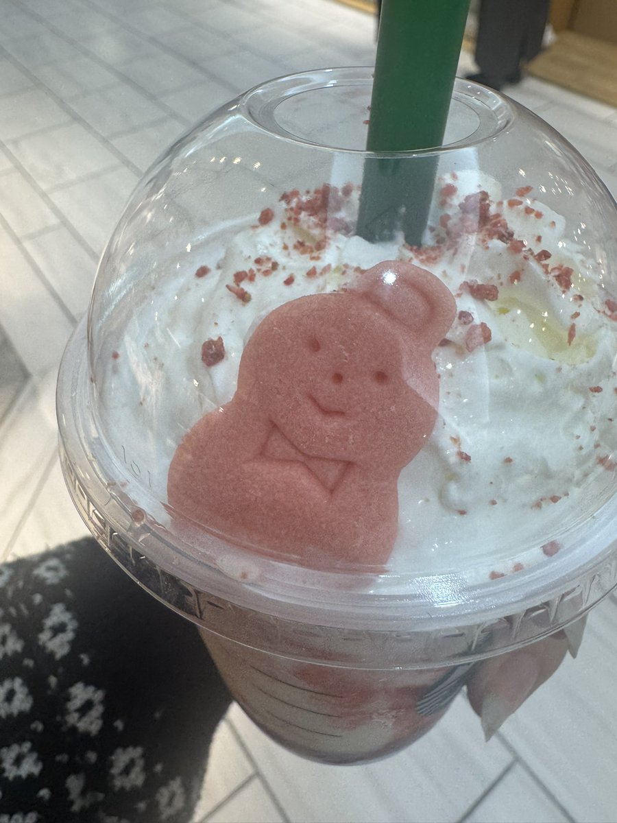ストロベリー &amp; ジョイフルメドレー ティー フラペチーノ！クッキーランダムで雪だるまだった☃︎かわいい