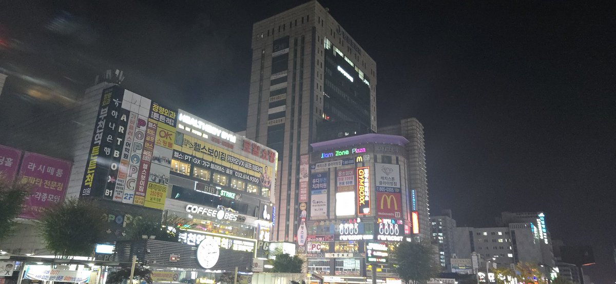 익숙한 곳이에요 여기는 
저녁에 오는건 정말 오래간만이에요