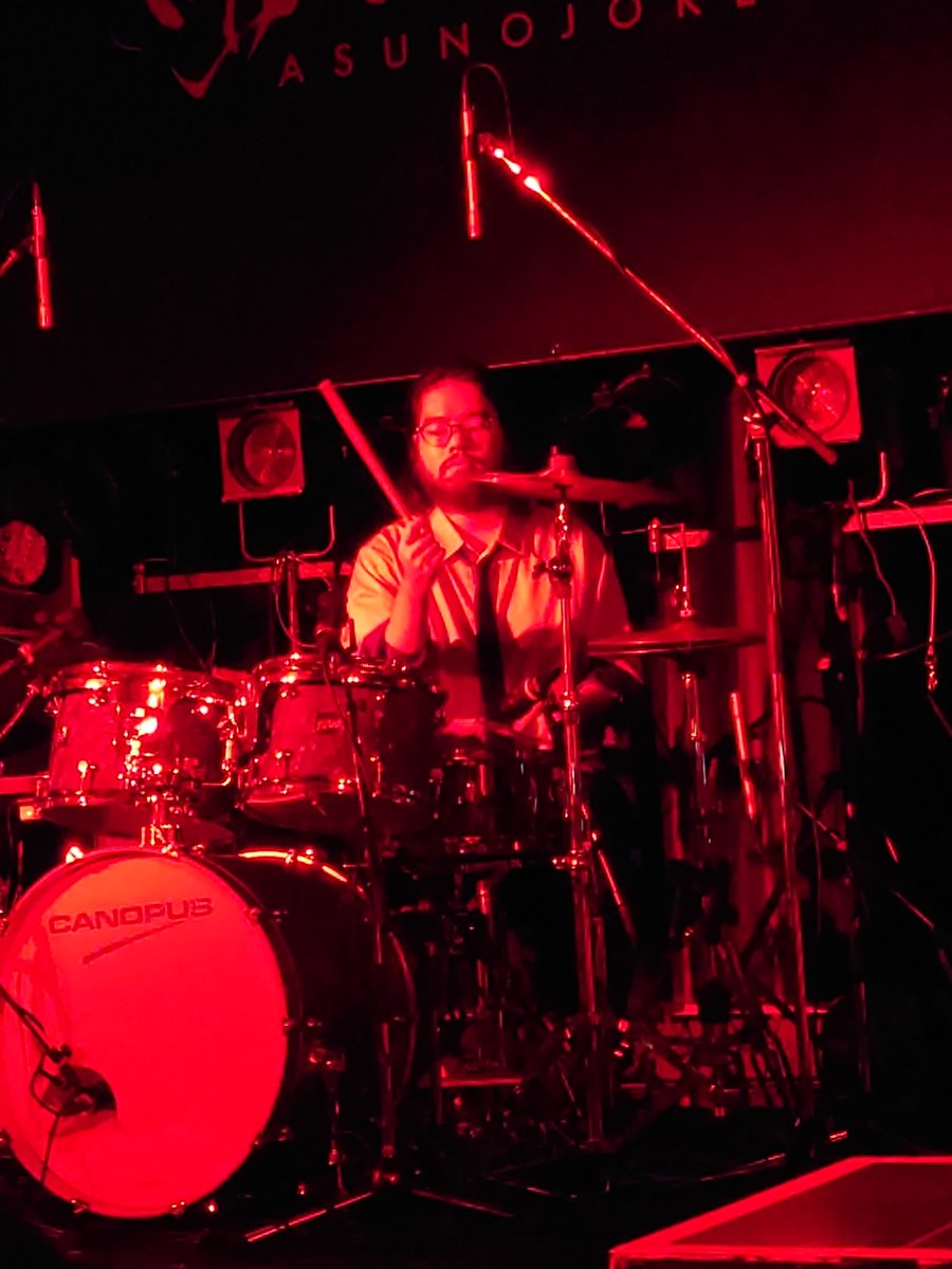 正確無比なブラストの合間に手拍子を煽りまくる懐メロJpopが流れるわ終演後平井堅の瞳を閉じてを大合唱して謎の感動を呼ぶわ、明日の叙景は日本のメタラーの情緒をどうしようというのだろう

ツアーラストだからか新曲は7月に聞いたときより断然曲として強くなってたと思う、来年ラウパにも絶対出てね