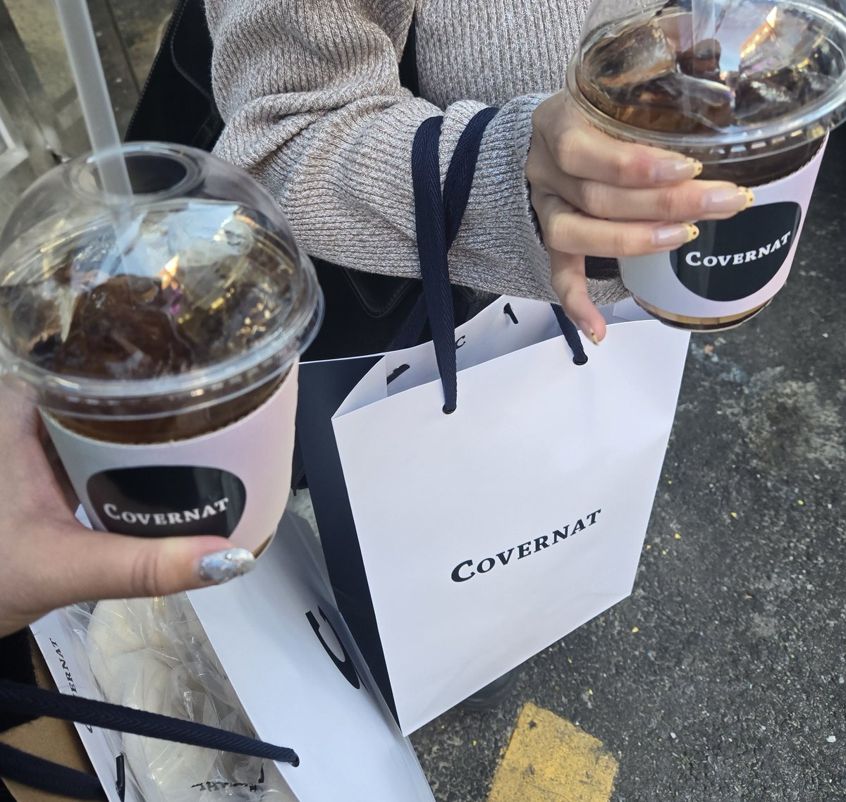 0116trades's tweet photo. coffee truck at covernat seongsu today handing out free drinks and photo strips + coex mall ad! #soobin #수빈 #covernat #커버낫 https://t.co/DyqvelngWe