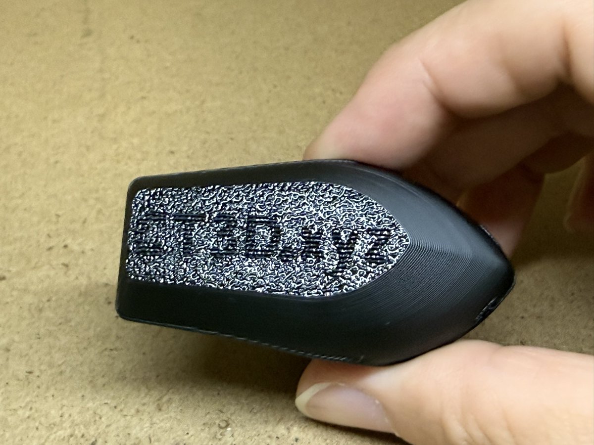 sat_chan_pe's tweet image. ついに🎋デビュー٩( &apos;ω&apos; )و
振動補正時の音にビビって、ヘッドの動きの速さにビビって、造形の綺麗さにビビってます∑(ﾟДﾟ)やっぱスゲー
ようやく時代に追いついた( ´ ▽ ` )ﾉ
もうコスコスしなくて良い(つД`)
机はピッタリヽ(´▽｀)/
#P2S
#サンステラ
#BambuLab 
#3Dプリンター