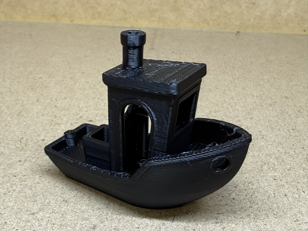 sat_chan_pe's tweet image. ついに🎋デビュー٩( &apos;ω&apos; )و
振動補正時の音にビビって、ヘッドの動きの速さにビビって、造形の綺麗さにビビってます∑(ﾟДﾟ)やっぱスゲー
ようやく時代に追いついた( ´ ▽ ` )ﾉ
もうコスコスしなくて良い(つД`)
机はピッタリヽ(´▽｀)/
#P2S
#サンステラ
#BambuLab 
#3Dプリンター