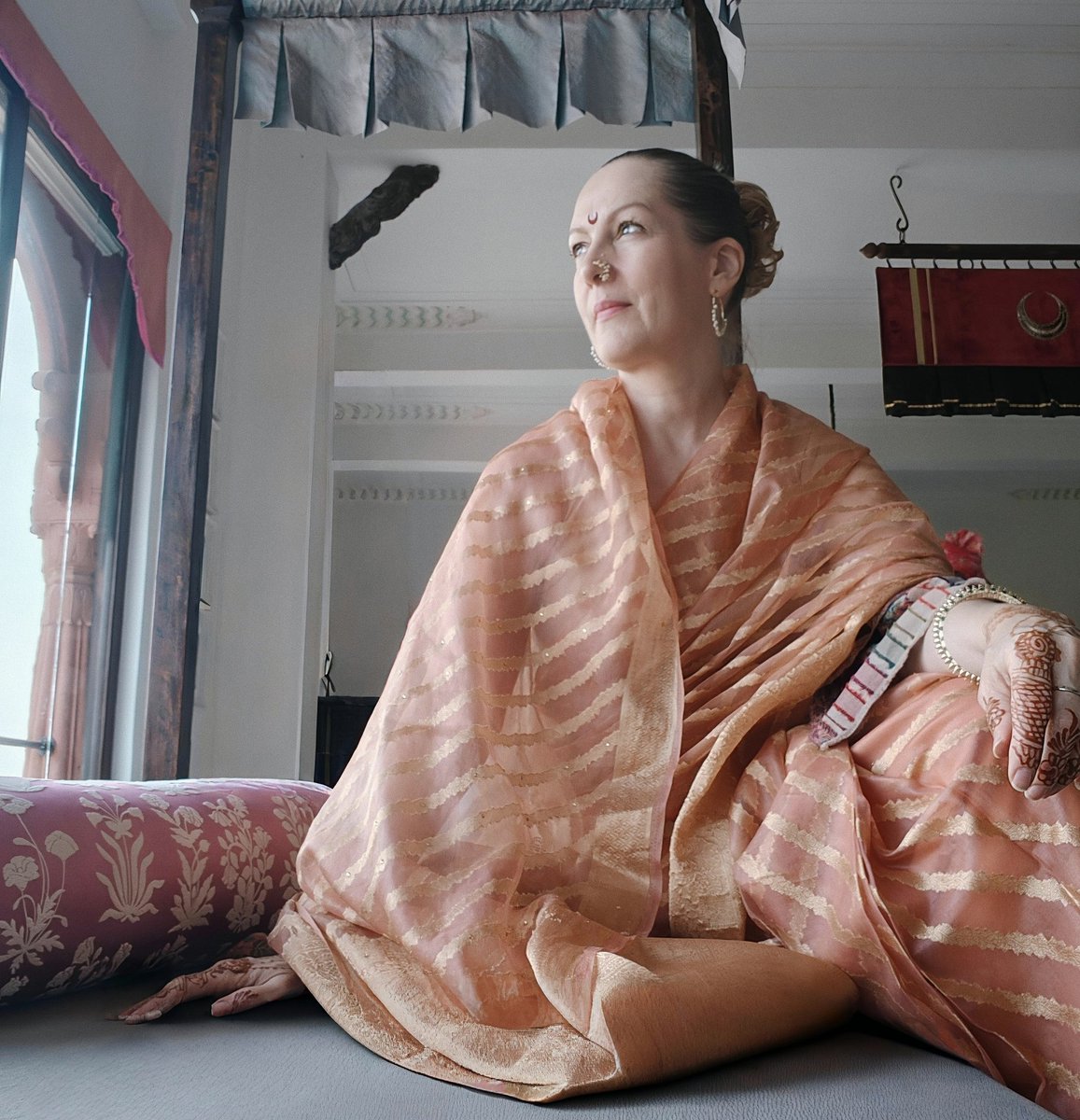 suzannebernert's tweet image. Today 20 years ago I landed in Mumbai with 2 suitcases and a dream. 
Looking back I can only say it was a magical ride with many opportunities and many creative dreams that came true. 
Incredible highs and bottom less lows. 
And I wouldn&apos;t want to change a thing! 
Gratitude to my…