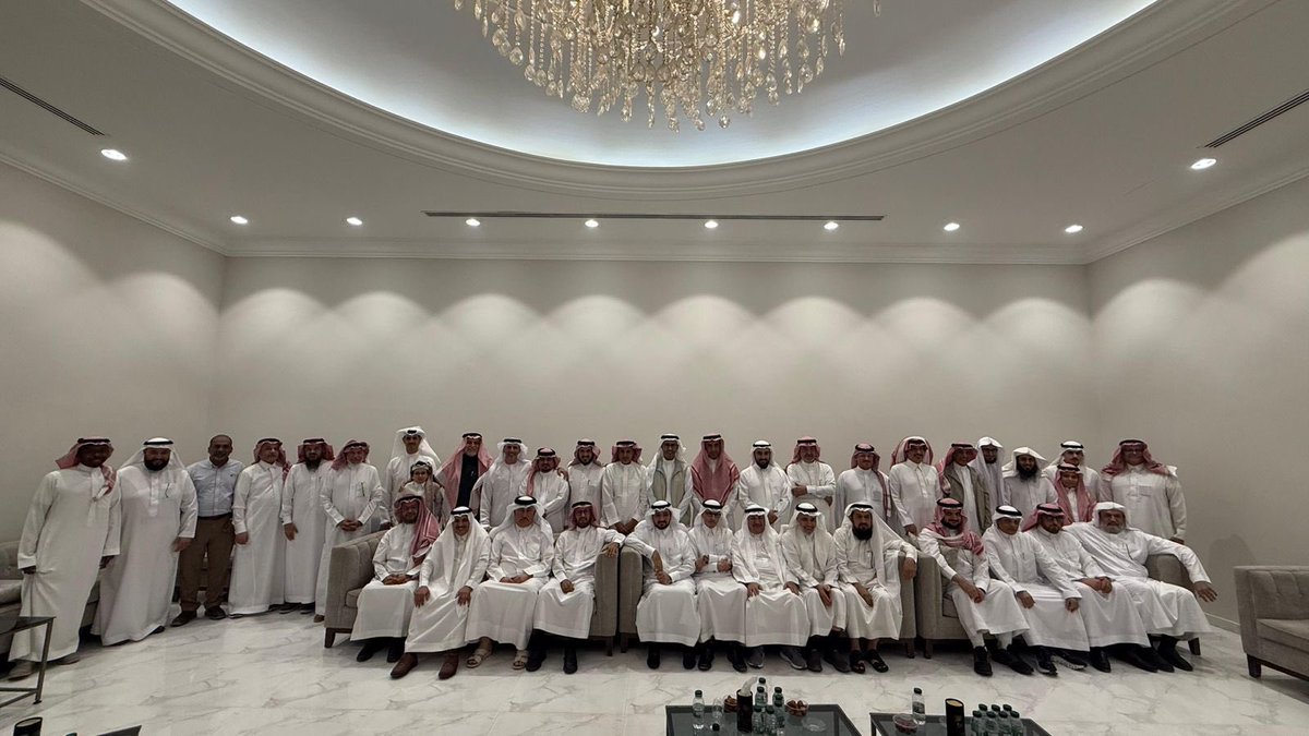 لقاء ماتع  في ليلة بيضاء ، شعارها الوفاء،،

بصحبة زملاء الدراسة في جامعة أوهايو - مدينة أثينز .. اللقاء الثامن والعشرون  28 ..
     
       زملاء من مختلف مناطق المملكة
      ومن الكويت وقطر والإمارت .. 🌹🌹

          (( الصداقة : صدق ))

al-jazirah.com/2016/20161119/…
ثم تمضي السنون