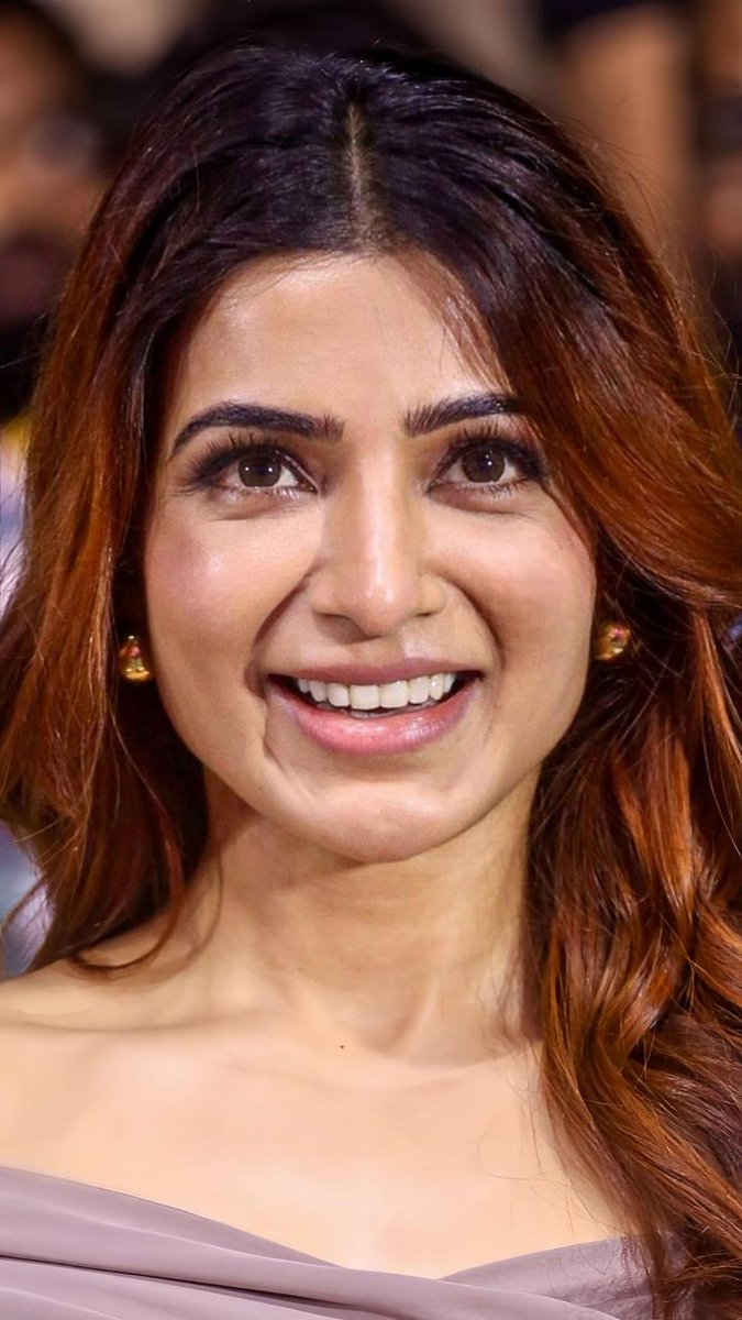 Sammu Mom: Amma Notlo Nundi Raasalu Dhaaralu Dhaaralu Ga Kindha
Paduthunnaayi...!
Nanna: Nanna Ala 10 Mins Amma Notlo