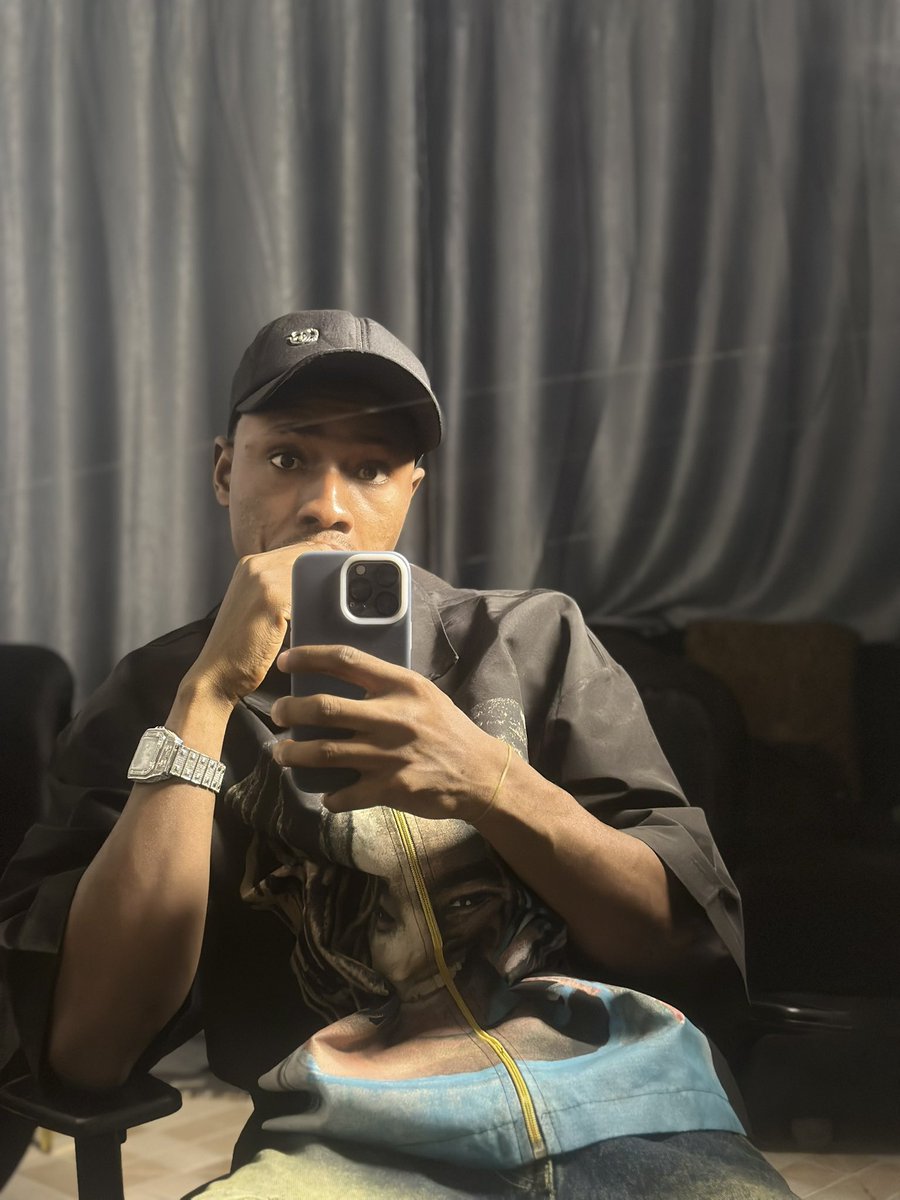 The_Movas's tweet image. How I show up to @gdgIlorin Day 3 🙂↔️🤓