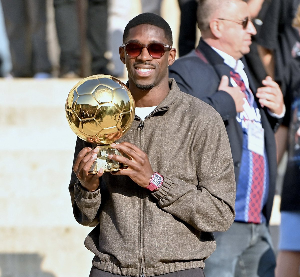 🚨 « 𝗝’𝗘́𝗧𝗔𝗜𝗦 𝗧𝗥𝗘̀𝗦 𝗖𝗢𝗡𝗧𝗘𝗡𝗧 𝗣𝗢𝗨𝗥 𝗟𝗨𝗜. 𝗙𝗥𝗔𝗡𝗖𝗛𝗘𝗠𝗘𝗡𝗧 𝗖’𝗘́𝗧𝗔𝗜𝗧 𝗨𝗡𝗘 𝗙𝗜𝗘𝗥𝗧𝗘́. 𝗜𝗟 𝗟𝗘 𝗠𝗘́𝗥𝗜𝗧𝗔𝗜𝗧. » 🫂

Presnel Kimpembe 🇫🇷 revient avec fierté sur le Ballon d’Or d’Ousmane Dembélé 🇫🇷. 🌕

« 𝗟𝗲 𝗳𝗮𝗶𝘁 𝗱𝗲 𝘃𝗼𝗶𝗿 𝘂𝗻