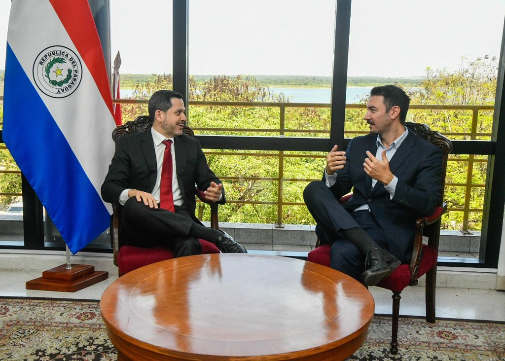 Debemos fortalecer las estrategias de seguridad de nuestra nación para enfrentar el crimen organizado y el narcotráfico.
Mantuvimos una reunión con el director nacional de migraciones Jorge Kronawetter, hablamos sobre las medidas que se están adoptando con respecto a la amenaza