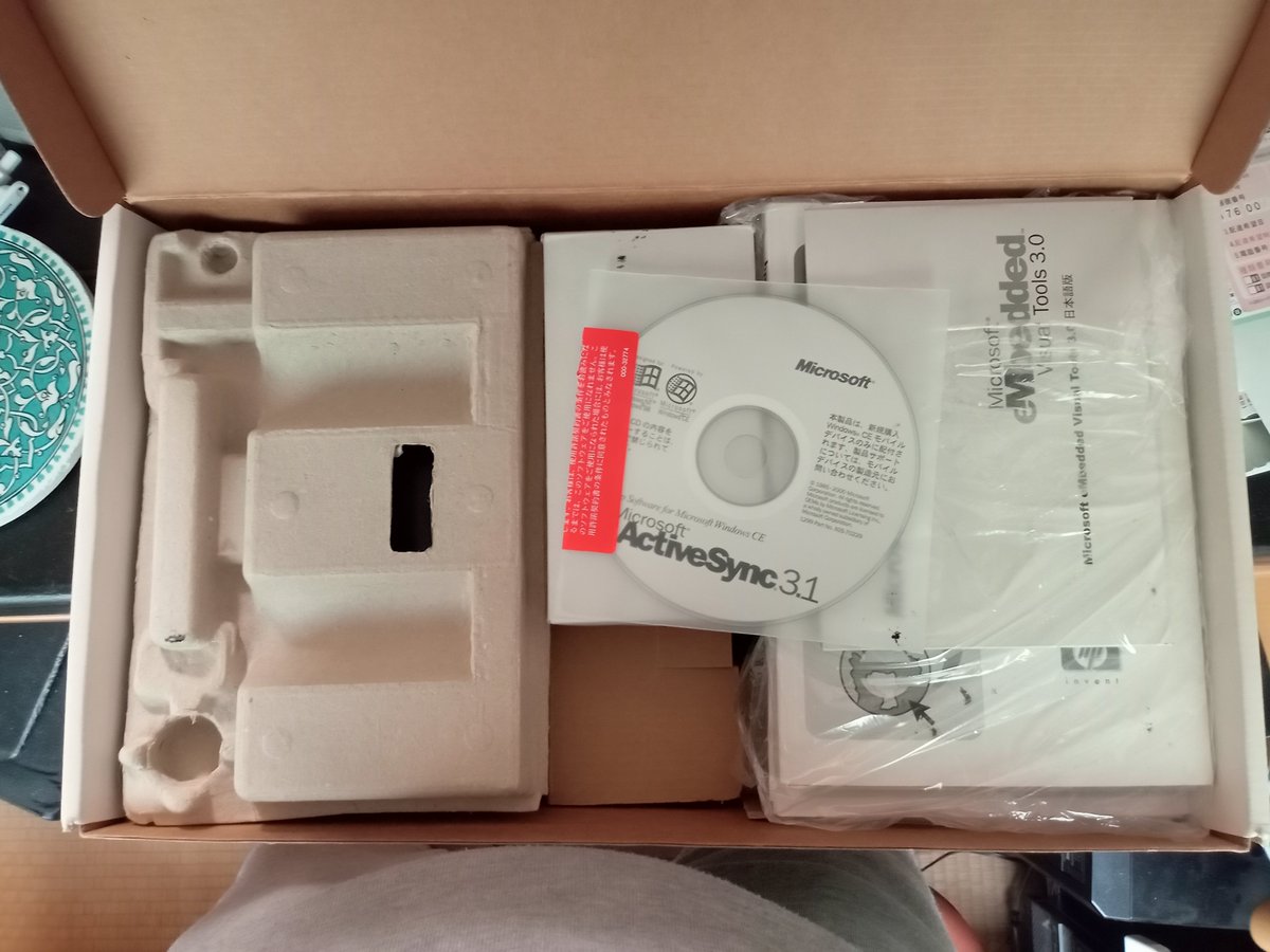 totomn's tweet image. Jornada720、箱入りでございます。
1号機が自分の不注意で液晶破損してしまったので2号機の登場です。
#WindowsCE #Jornada720