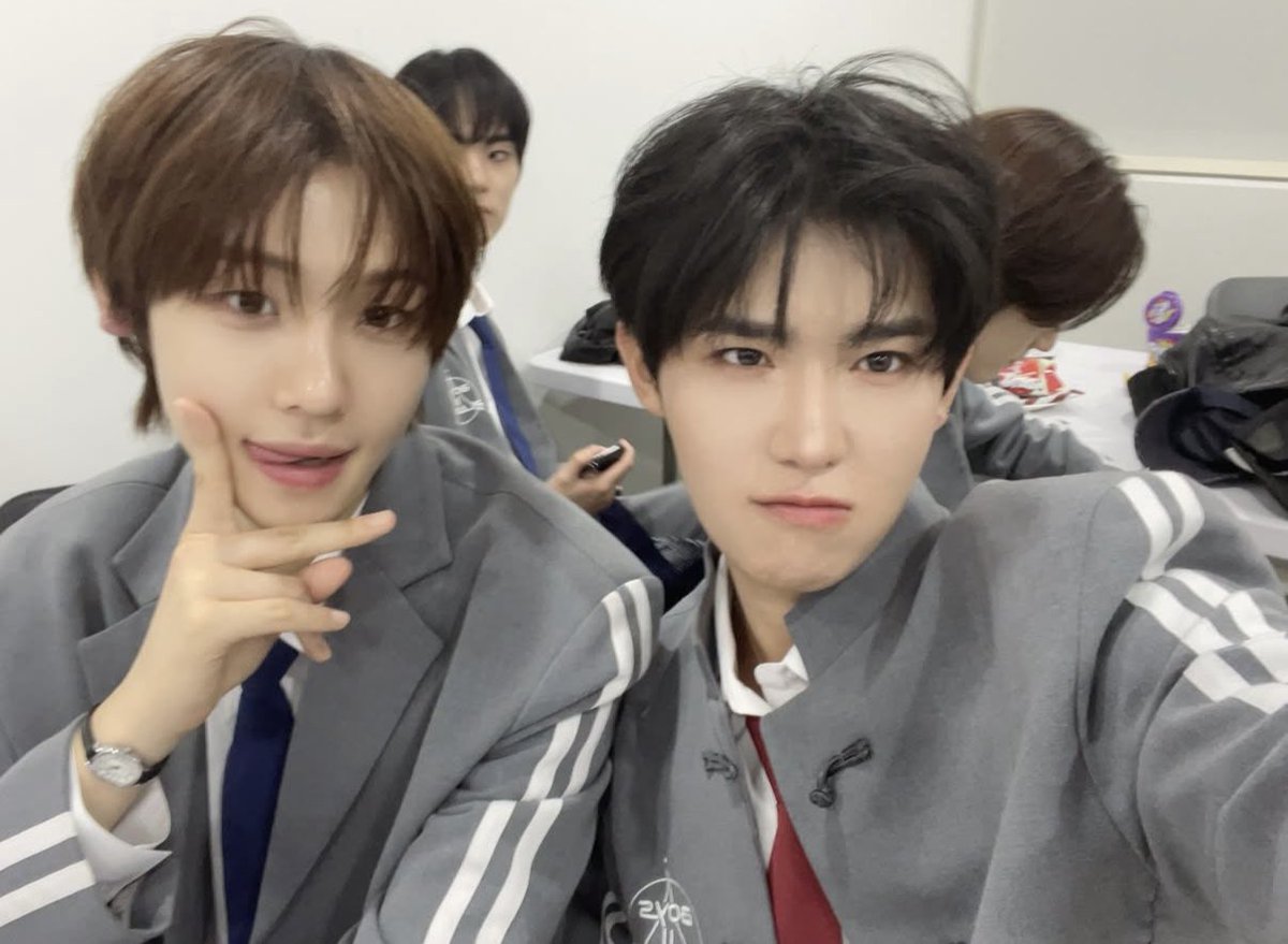 _luvforsh's tweet photo. 이첸님 인스타에 시환이😁😁
이첸님하고두 마니 친한지 너무 궁금해요….

 #김시환 #KIMSIHWAN #キムシファン https://t.co/eNJu6dejTr