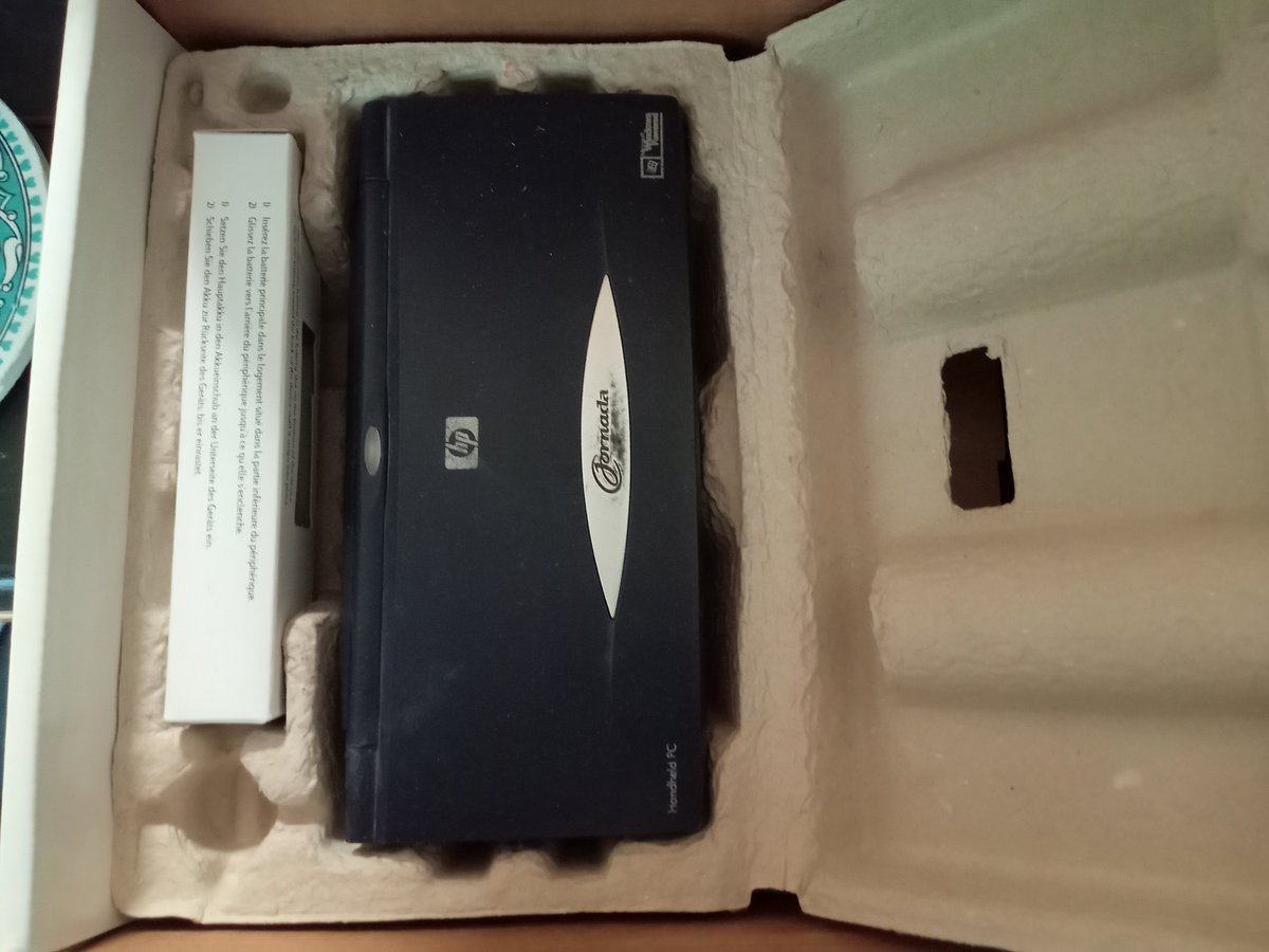 totomn's tweet image. Jornada720、箱入りでございます。
1号機が自分の不注意で液晶破損してしまったので2号機の登場です。
#WindowsCE #Jornada720