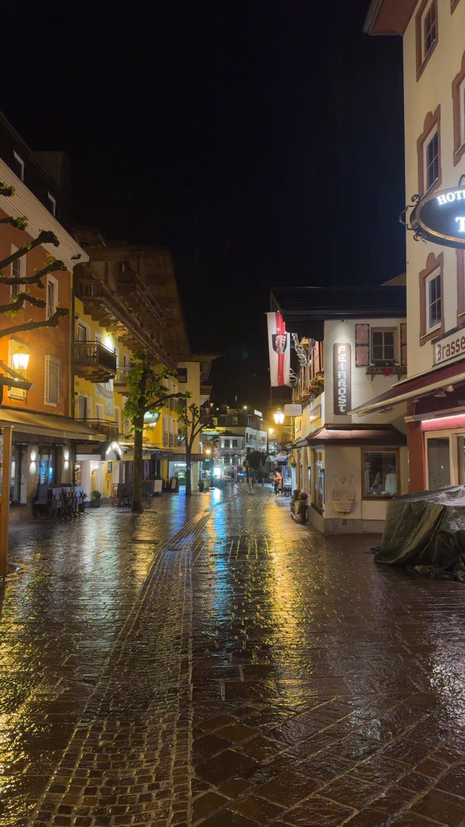 alameri94_'s tweet image. وَتَوَكَّلْ عَلَى الْحَيِّ الَّذِي لَا يَمُوتُ🩶..