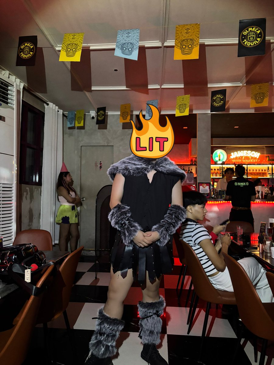 decafLEVI's tweet photo. Halloween 2025. 🎃 https://t.co/up8lSPPHEs