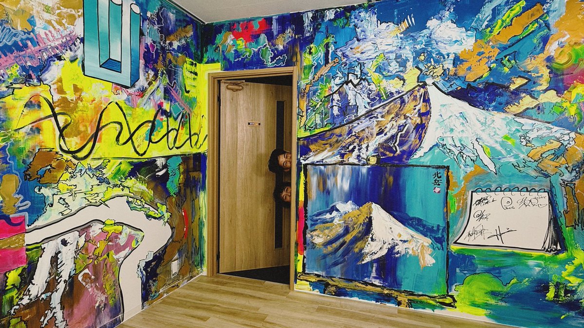 ArtooneCH's tweet image. 本日のプレミア公開動画ご覧くださった皆さまありがとうございました！
QuizKnockメンバーとの初めての共同制作！
アートゥーン！始まって以来の大きい絵が出来上がりました🖼️

▼動画のご視聴はこちらから！
youtu.be/1EZ_9hzDj1I

#アートゥーン #Artoone