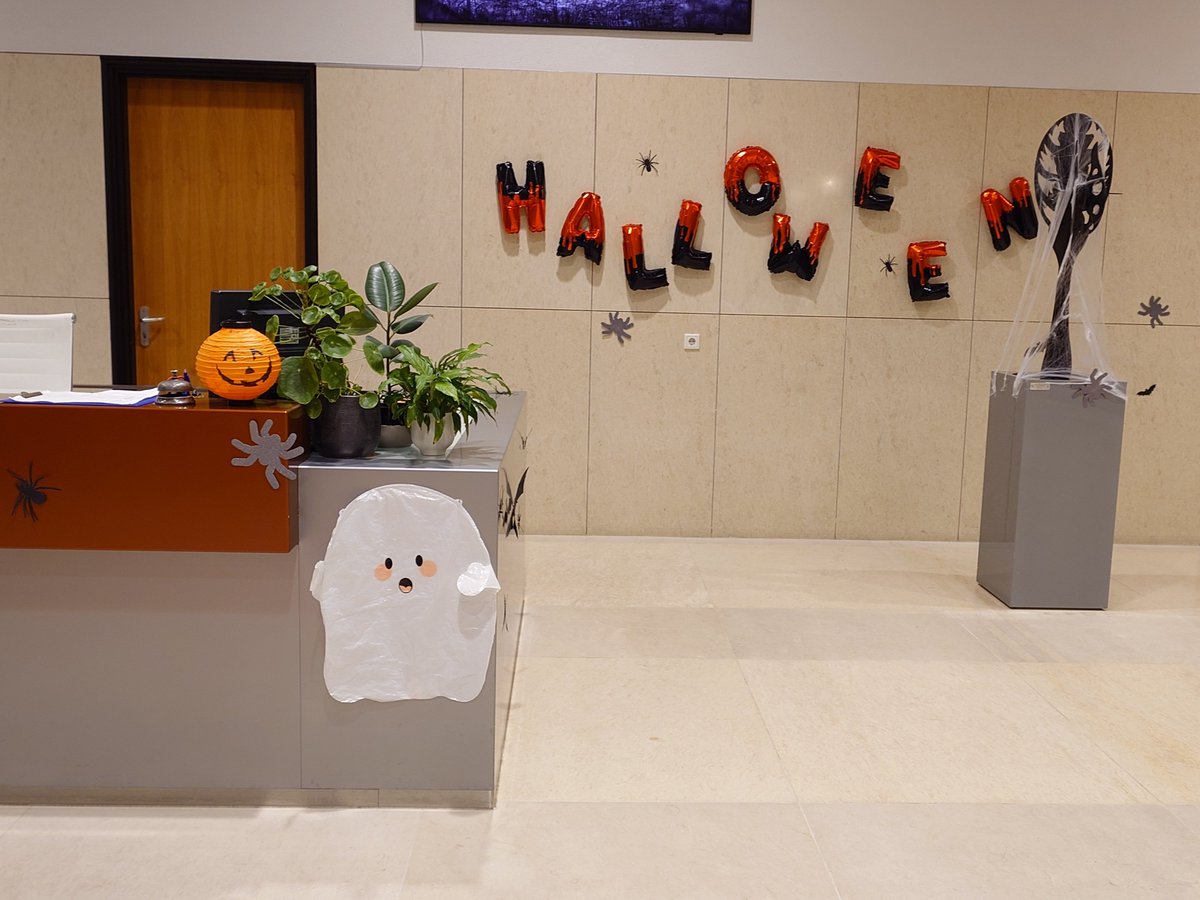 59reboot's tweet photo. 夢の後。
今年のハロウィンも終わりました。

飾りを見ながら、
今年も終わったなと感じます。
街がこれからクリスマスに変わっていくのを思うと、
一年が本当に早い。
#��ロウィン
#夢の後
#季節の移ろい
#暮らしの観察
#日常の記録 https://t.co/9JTpPEkBte