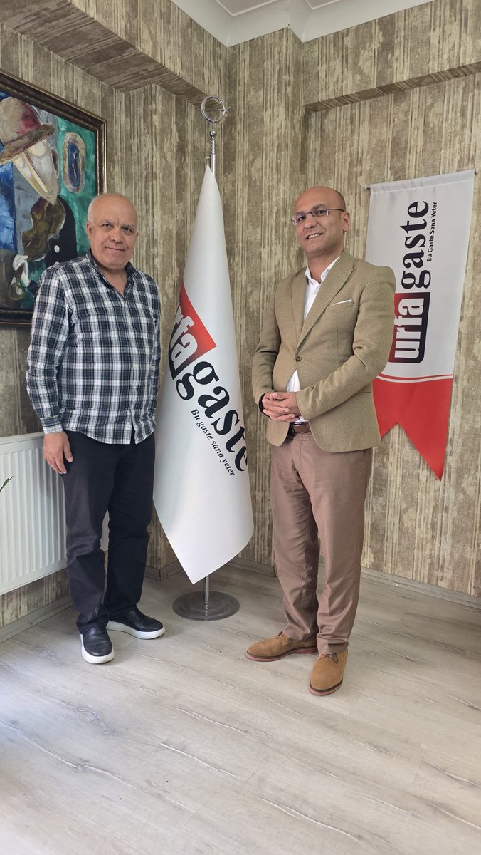 Bugün gazetemizde değerli bir konuğumuz vardı . 

Yakın Çevre Kültür Araştırmacısı Rüştü Öcal, Urfa Gaste’ye ziyarette bulundu.

Nazik ziyaretleri ve hoş sohbetleri için kendilerine teşekkür ederiz. 
#şanlıurfa #urfa <a href="/rustuocal/">Rüştü Öcal</a>