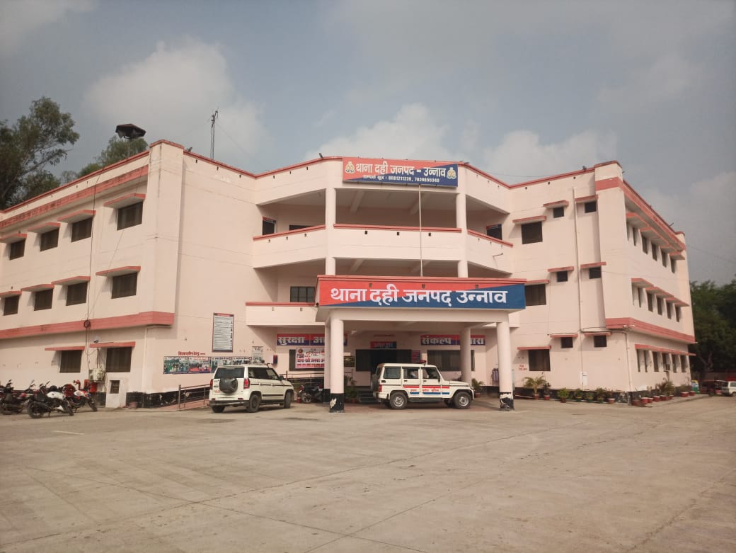 #उन्नाव दही थाना पुलिस की बड़ी कार्रवाई: तीन संदिग्ध युवकों को दबोचा।। कई सालों से इंट्री माफिया का खेल चल रहा 
ओवरलोड वाहनों को निकालने के लिए अधिकारियों की लोकेशन भेजते थे।
कई आला अधिकारी और विशेष टीमें मामले की पड़ताल में जुटीं। <a href="/Uppolice/">UP POLICE</a>
<a href="/unnaopolice/">UNNAO POLICE</a>
<a href="/adgzonelucknow/">ADG Zone Lucknow</a>