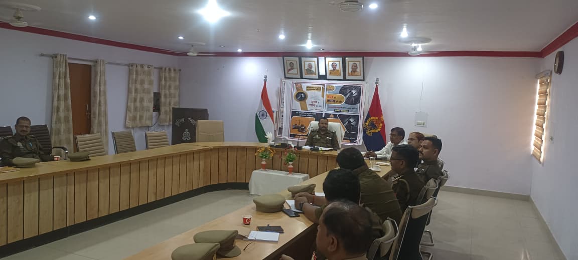 balrampurpolice's tweet image. #BalrampurPolice
#AddlSP की अध्यक्षता में नये आपराधिक कानूनों के प्रभावी क्रियान्वयन हेतु रिजर्व पु0ला0 में आयोजित हुई #NCL जागरूकता अभियान 2.0” कार्यशाला में पुलिसकर्मियों को नये कानूनों के प्राविधानों एवं उनके उपयोग के संबंध में जानकारी प्रदान की गयी।
#BNSUPP #BNSSUPP #BSAUPP