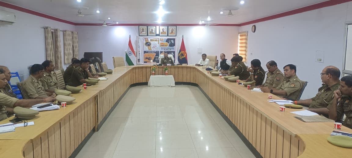 balrampurpolice's tweet image. #BalrampurPolice
#AddlSP की अध्यक्षता में नये आपराधिक कानूनों के प्रभावी क्रियान्वयन हेतु रिजर्व पु0ला0 में आयोजित हुई #NCL जागरूकता अभियान 2.0” कार्यशाला में पुलिसकर्मियों को नये कानूनों के प्राविधानों एवं उनके उपयोग के संबंध में जानकारी प्रदान की गयी।
#BNSUPP #BNSSUPP #BSAUPP