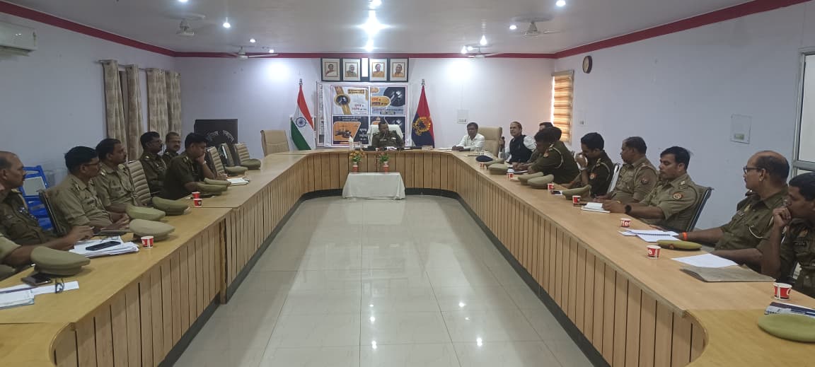 balrampurpolice's tweet image. #BalrampurPolice
#AddlSP की अध्यक्षता में नये आपराधिक कानूनों के प्रभावी क्रियान्वयन हेतु रिजर्व पु0ला0 में आयोजित हुई #NCL जागरूकता अभियान 2.0” कार्यशाला में पुलिसकर्मियों को नये कानूनों के प्राविधानों एवं उनके उपयोग के संबंध में जानकारी प्रदान की गयी।
#BNSUPP #BNSSUPP #BSAUPP