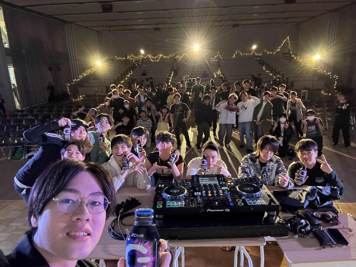 Digiconnect2023's tweet photo. 【#Digiconnect】
『ご来場ありがとうございました🎉
学内外問わずたくさんの方にお楽しみいただけて幸いです!
また、ゲストのYuta Imaiさん、ZONeを提供してくれたZONe Student Boosterさん大感謝‼️
明日も引き続き #第96回世田谷祭 をお楽しみ下さい https://t.co/qxRIa1fnVK