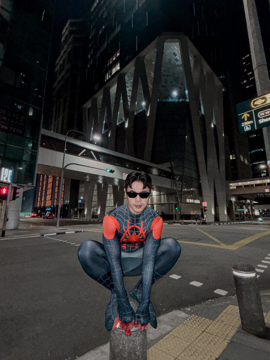 Which one of you do I shoot 🕸️