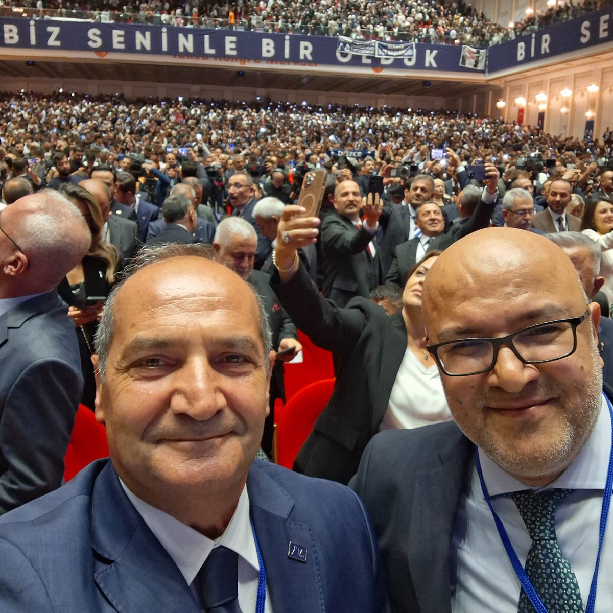 #bizseninlebirolduk 

Anahtar Parti 1.  kuruluş yıl dönümü programımızdan
