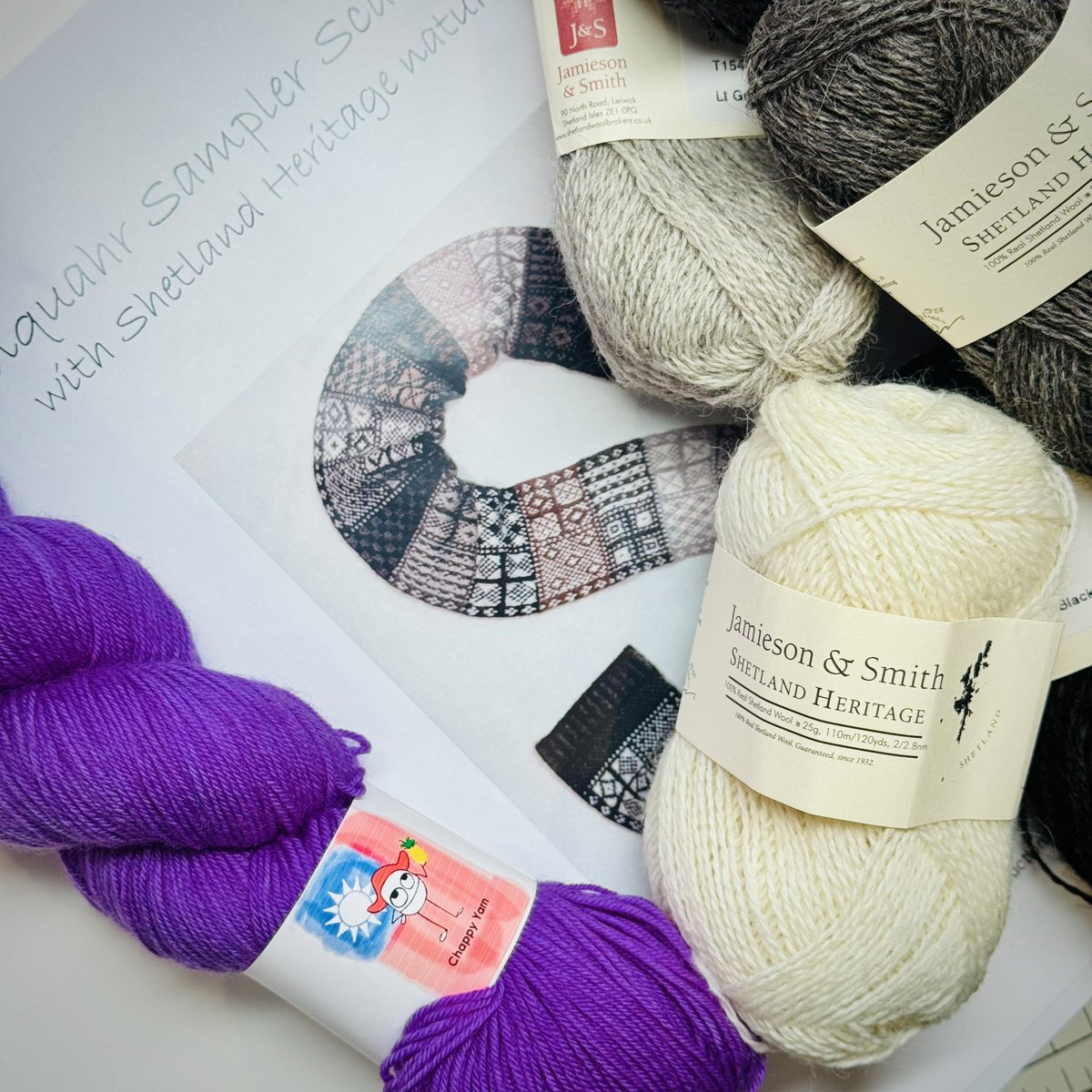 __sonoco__'s tweet photo. 糸は増えるばかりなのでかなり厳選してお買い物。サンカ・サンプラースカーフのJ&amp;S Shetland Heritageは廃番色があるとのことなので買っておきたかった。あとはchappyさんのメリノソック。かがやくようなパープルの糸。もっと買いたかったけど今年はアドベントカレンダーも予約済みなので…。 #イトマ https://t.co/8kSWefVgbY