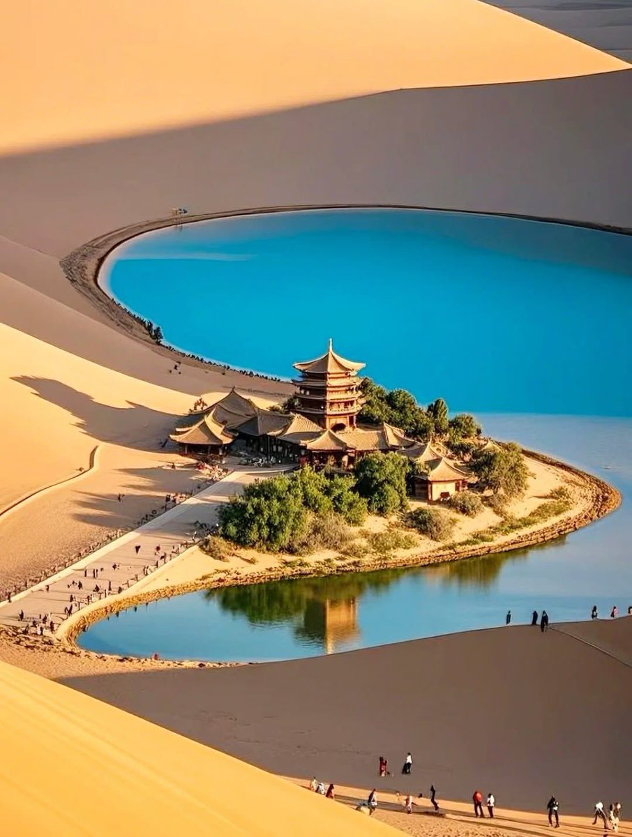 太神奇了，要是有机会去看看这月亮就好了。