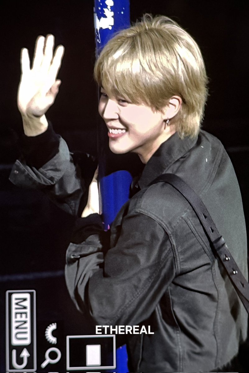 지민
                2017                                      2025