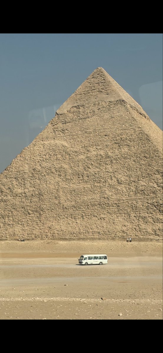 اشكر الأخوان المصريين حكومة وشعبا على الدعوة لحضور الافتتاح الجميل والرائع للمتحف المصري الكبير الذي يوثق حضارة مصر