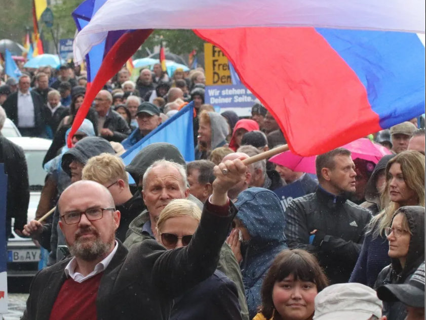 <a href="/P_Plattform/">H.-Th. Tillschneider</a> Lustig, dass ausgerechnet Sie andere als „vaterlandslose Figuren“ bezeichnen.