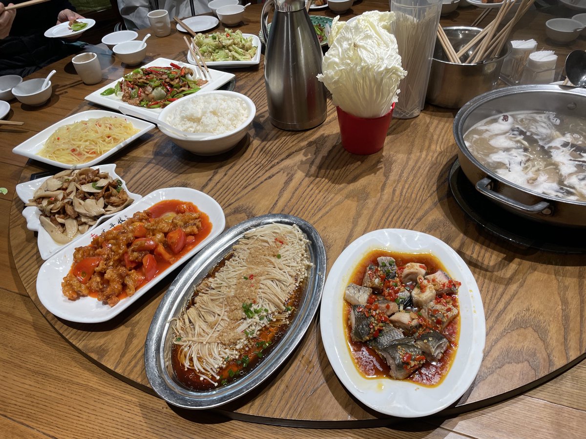 From_Feb's tweet photo. 점심저녁 매일 칭다오 1병씩임 https://t.co/dRgBASDOpz