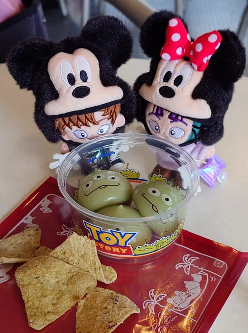 ででにごはん!ハロウィンメニュー美味しかった〜合言葉でもらえるアボカドチップスがべらぼうに美味しくてお土産にしたかった…商品化希望…!