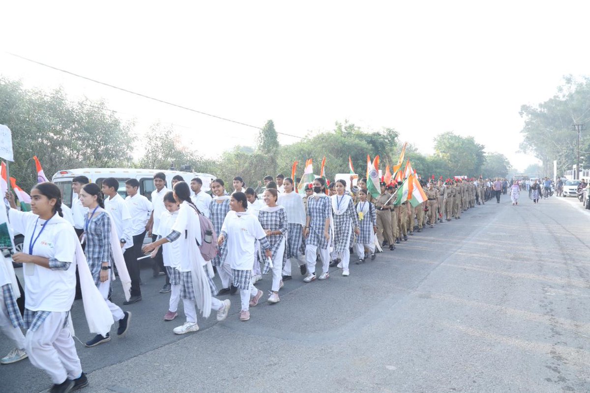 DiprKathua's tweet image. Cultural performances by students at GDC Women &amp;amp; Boys Kathua showcased India’s diverse yet united heritage, echoing the message of ‘Ek Bharat, Shreshtha Bharat’. 🎭🇮🇳 #UnityDay2025 #Kathua
@diprjk @ddnews_jammu @radionews_jammu @CBCJammuKashmir @mrvimudegra @airkathua
