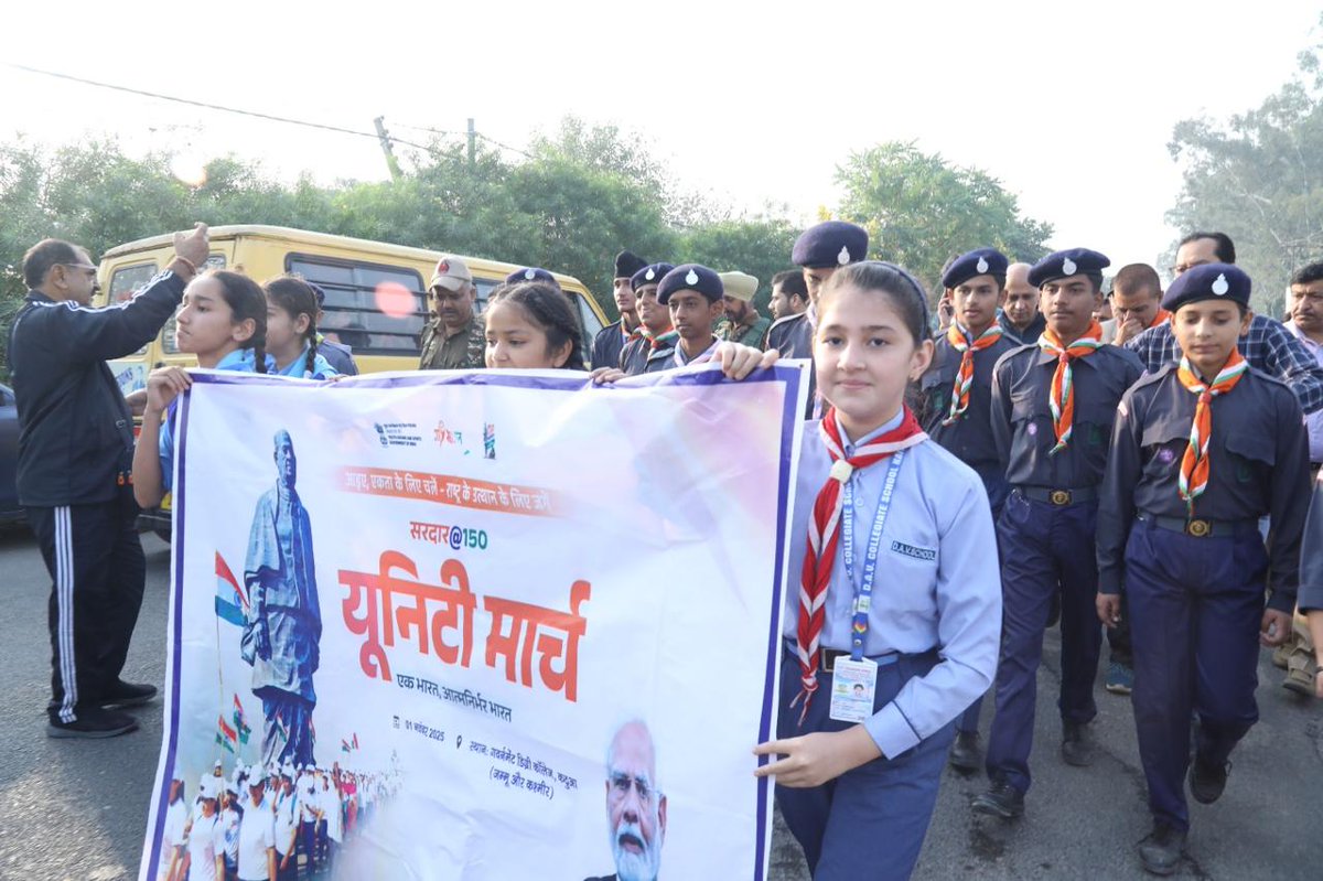 DiprKathua's tweet image. Cultural performances by students at GDC Women &amp;amp; Boys Kathua showcased India’s diverse yet united heritage, echoing the message of ‘Ek Bharat, Shreshtha Bharat’. 🎭🇮🇳 #UnityDay2025 #Kathua
@diprjk @ddnews_jammu @radionews_jammu @CBCJammuKashmir @mrvimudegra @airkathua