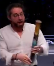 Chreak_Lol's tweet photo. Chips qui ne tire pas une fois, mais DEUX fois le canon à confettis dans le MAUVAIS SENS, dont une fois en plein dans ses couilles HAHAHAHA https://t.co/96c2daTaeX