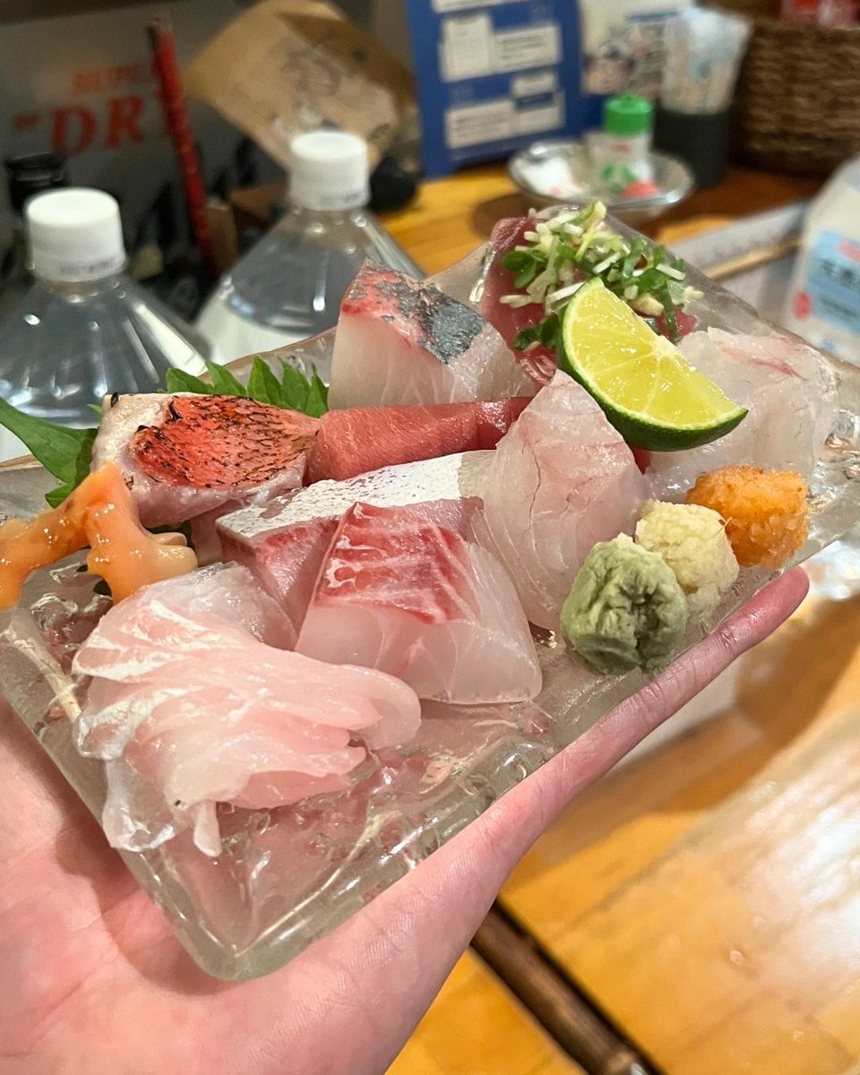 iam_naotaka's tweet photo. 東京・渋谷「立呑みなぎ」

絶品なアテと福島の地酒を楽しむならここ。路地を入って奥に行くと現れる隠れ家のような立ち呑み屋。ここは福島の地酒に特化していて、それらに合う美味しい一品料理が豊富。全ての料理に舌鼓を打ちながら堪能。  一つ一つが繊細で、素材の良さを引き立てる絶品でした。

定期的にメニューは変わるので、いつ来ても飽きがなさそう。  明るすぎない空間で、雰囲気がよく、一人でも誰かとでもどんな使い方もできそう。ぜひ一度足を運んでみてください。