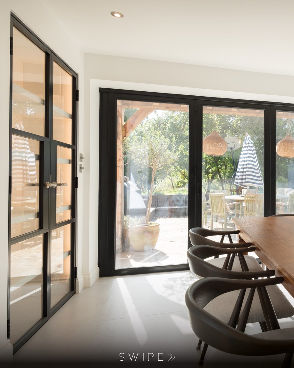 Originbifolds's tweet image. From panoramic bi-folding doors to stylish black cupboards, the OB-49 and OI-30 bring sleek design and year-round versatility, looking just as good dressed for Halloween as they do all year round. 🍂🎃

➡️Swipe to see the full picture🎃... 

#OriginDoors  #VersatileDesign…