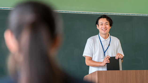 jp_British's tweet image. 🔊【12/6開催シンポジウム（対面・オンライン）】「英語教育これまでの10年、これからの10年」🔊 英語教育はこの10年間、大きく変化。これまでの歩みを検証し、これからの英語教育を展望します。LEEP10周年記念。
詳しくは👉britishcouncil.jp/programmes/eng… 
#英語教師 #EnglishProgrammes