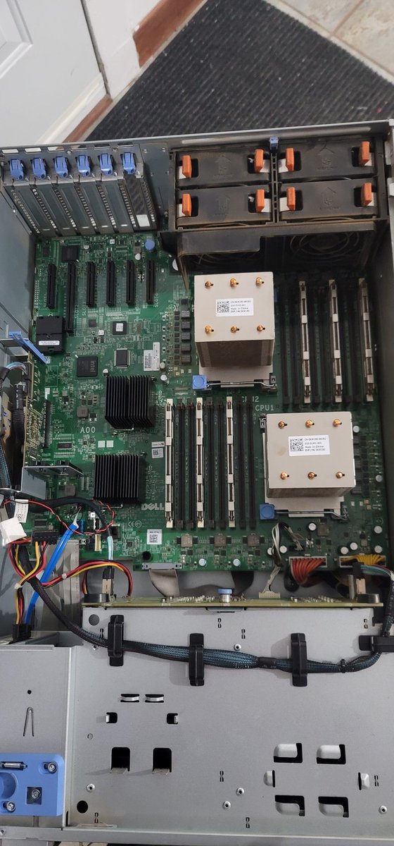 ItTechFromHell's tweet image. I hate E-Waste...

You&apos;re now home with me little @Dell PowerEdge T710... We&apos;ll put you to good use...