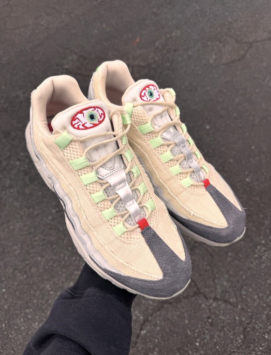 There have been many Halloween (inspired) pairs released by different brands, but what has been the best in your opinion?

📸: <a href="/Con_McNaughton/">Connor McNaughton</a>
