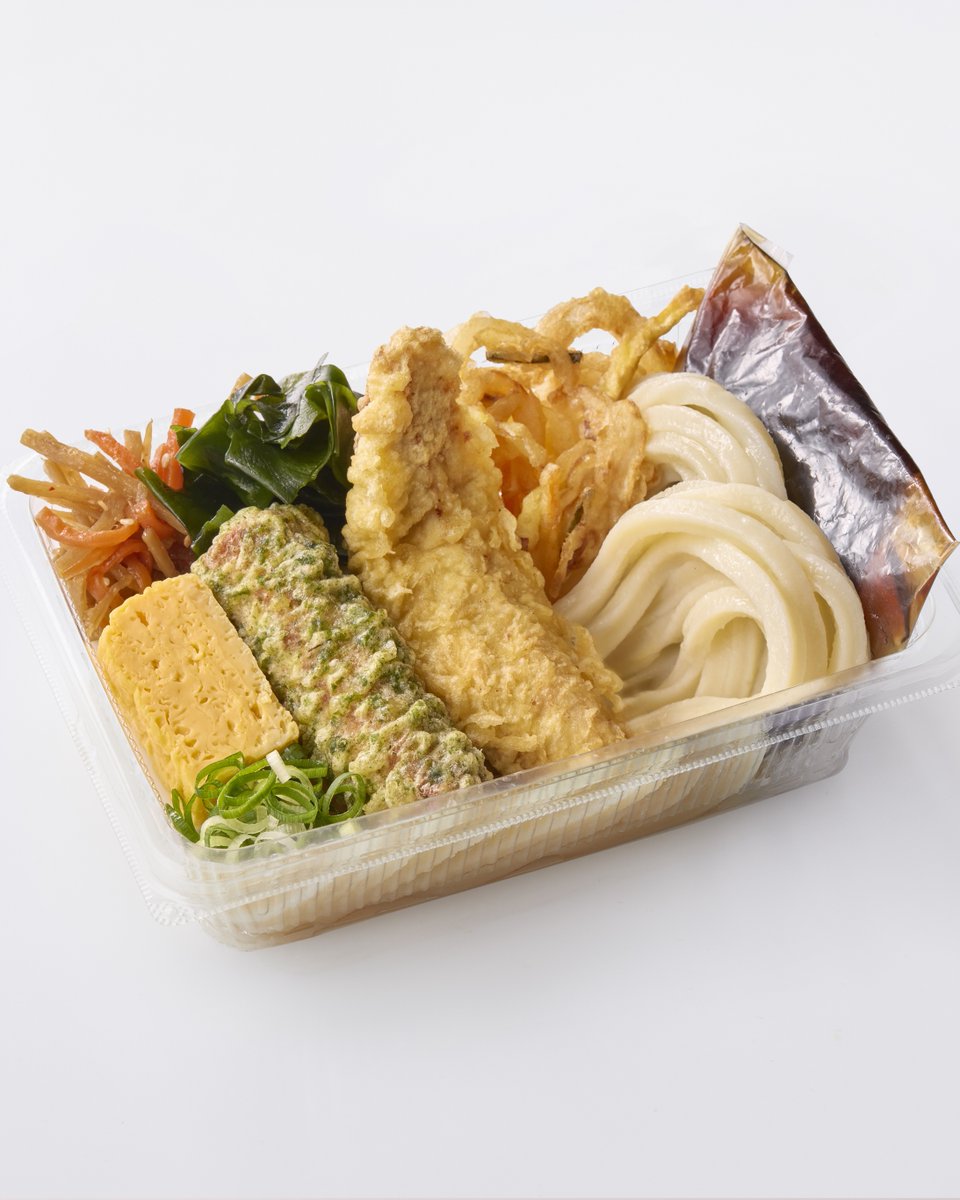 あなたはどちらの #丸亀うどん弁当 を選びますか？

ぷりっとした歯ごたえのえび天が入った「えび天と定番おかずのうどん弁当」→🍤
ジューシーなかしわ天が入った「かしわ天と定番おかずのうどん弁当」→🐔

食べたい！と思った方のうどん弁当の絵文字をコメントで教えてください！#丸亀製麺