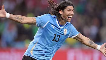PabloR92's tweet photo. @NikolasRMFC Sebastián “el loco” Abreu https://t.co/knMaJOGbJk